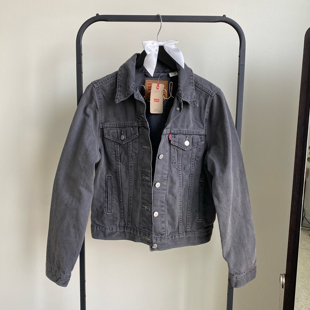 Levi Classic Denim Trucker Jacket M NWT